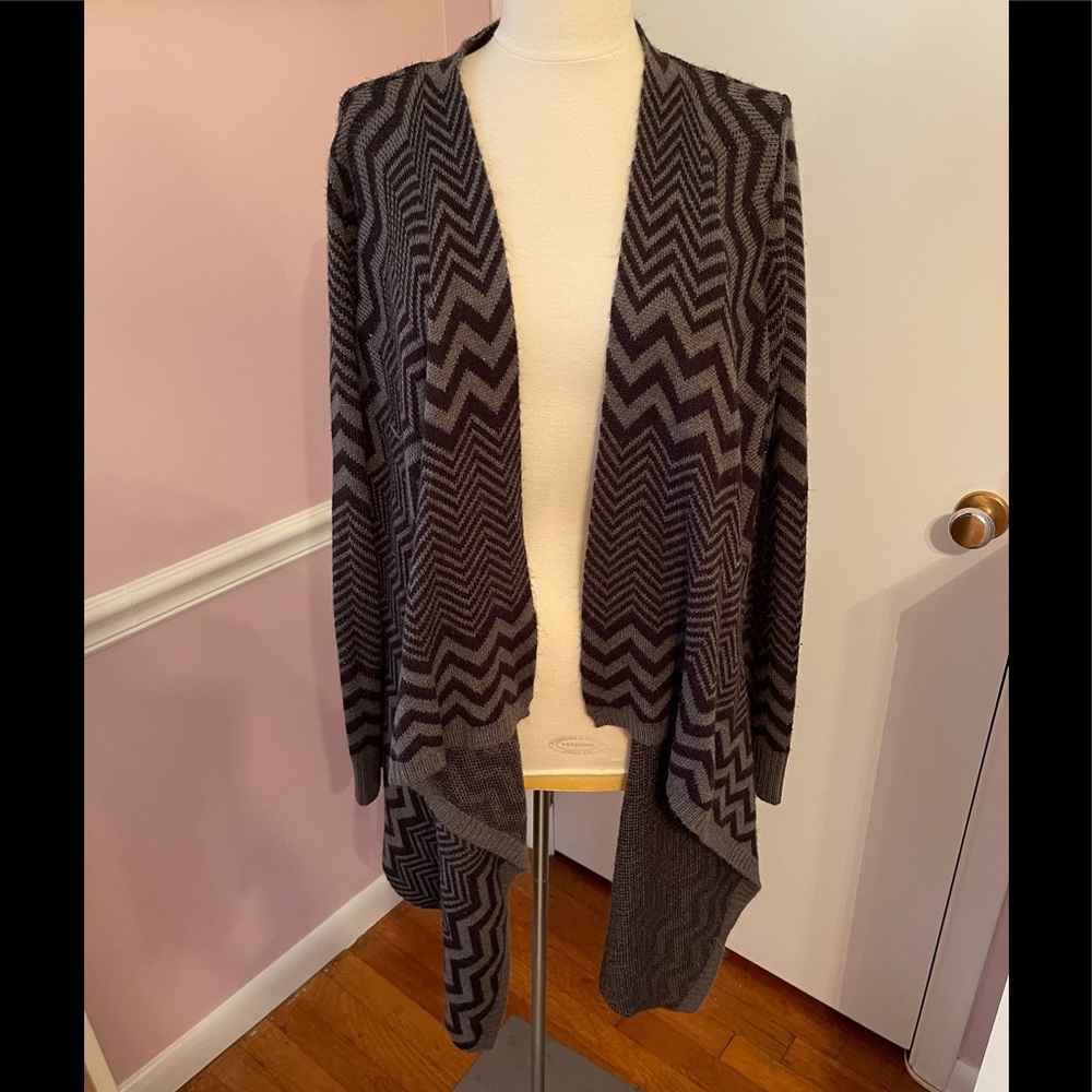 Light weight open flyaway sweater
